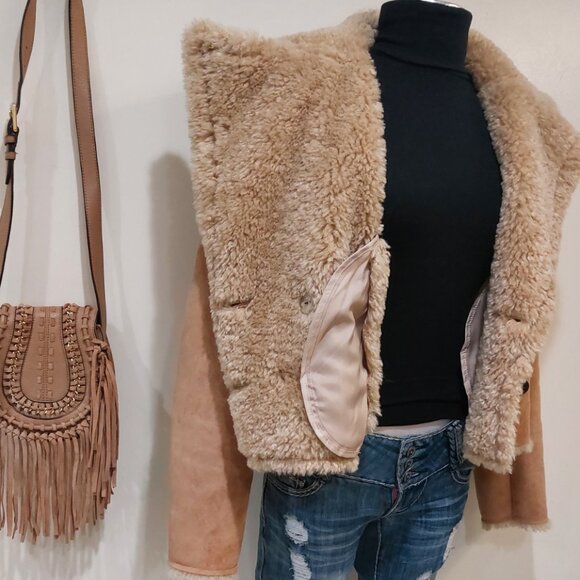 💋STUNNING!💋CHIC ATTITUDE Shearling Suede Cropped Double-Breasted Coat in Camel - Picture 14 of 16